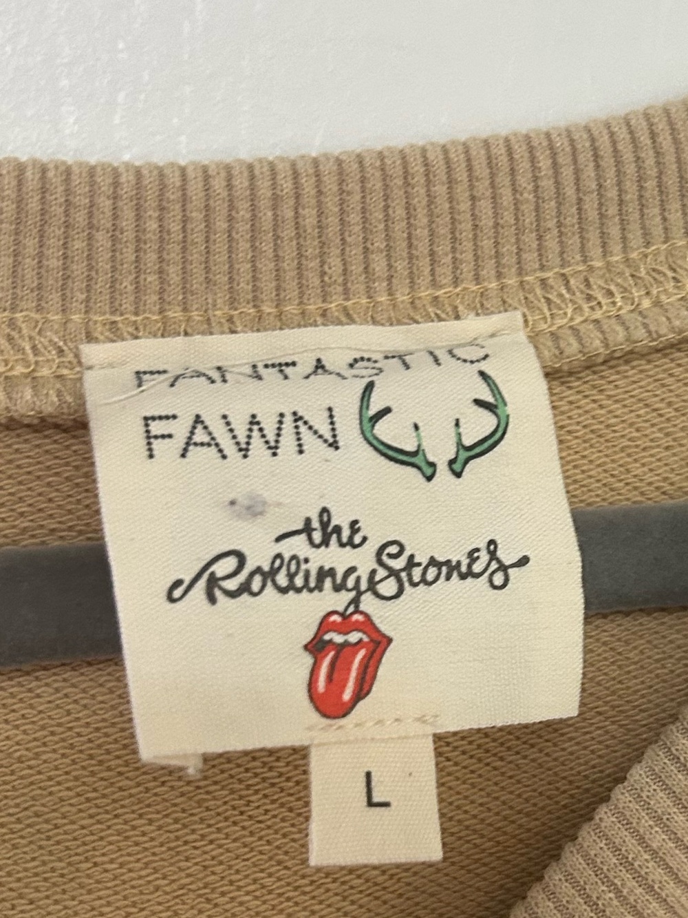 Fantastic Fawn Beige Cropped Sweatshirt with Red 'The Rolling Stone' Appliqué - Picture 7 of 7